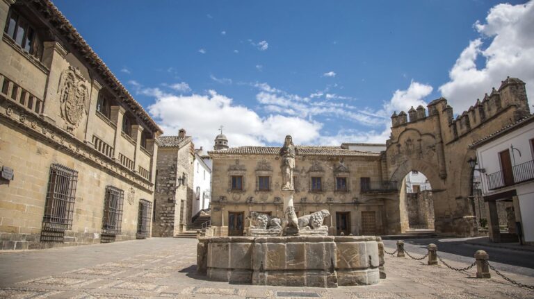 Plaza de los leones de Baeza
